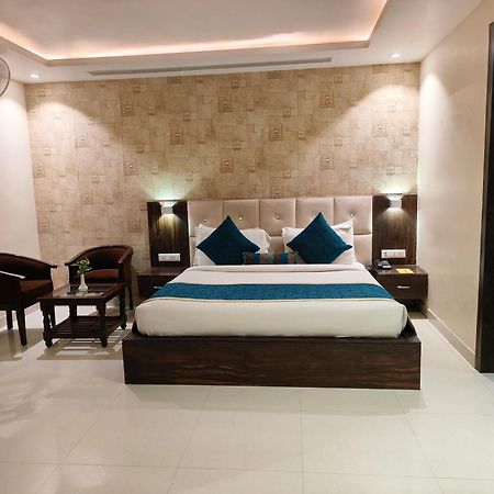 Pinnacle By Click Hotels, Lucknow Esterno foto
