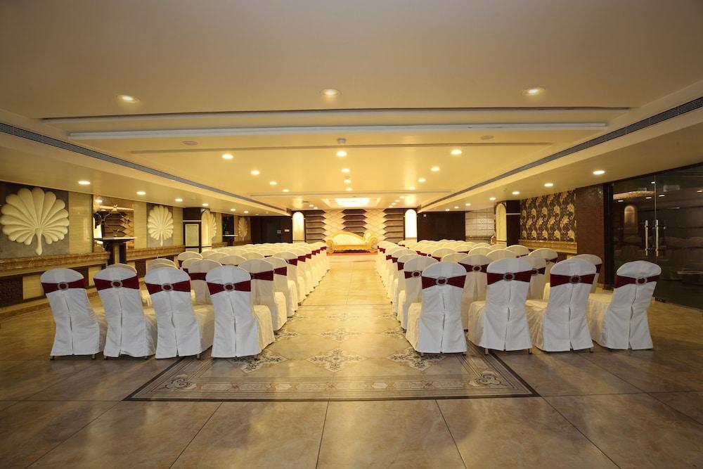 Pinnacle By Click Hotels, Lucknow Esterno foto