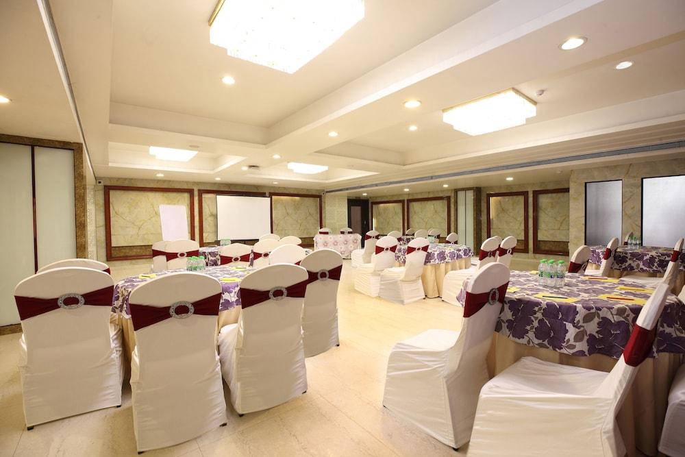 Pinnacle By Click Hotels, Lucknow Esterno foto
