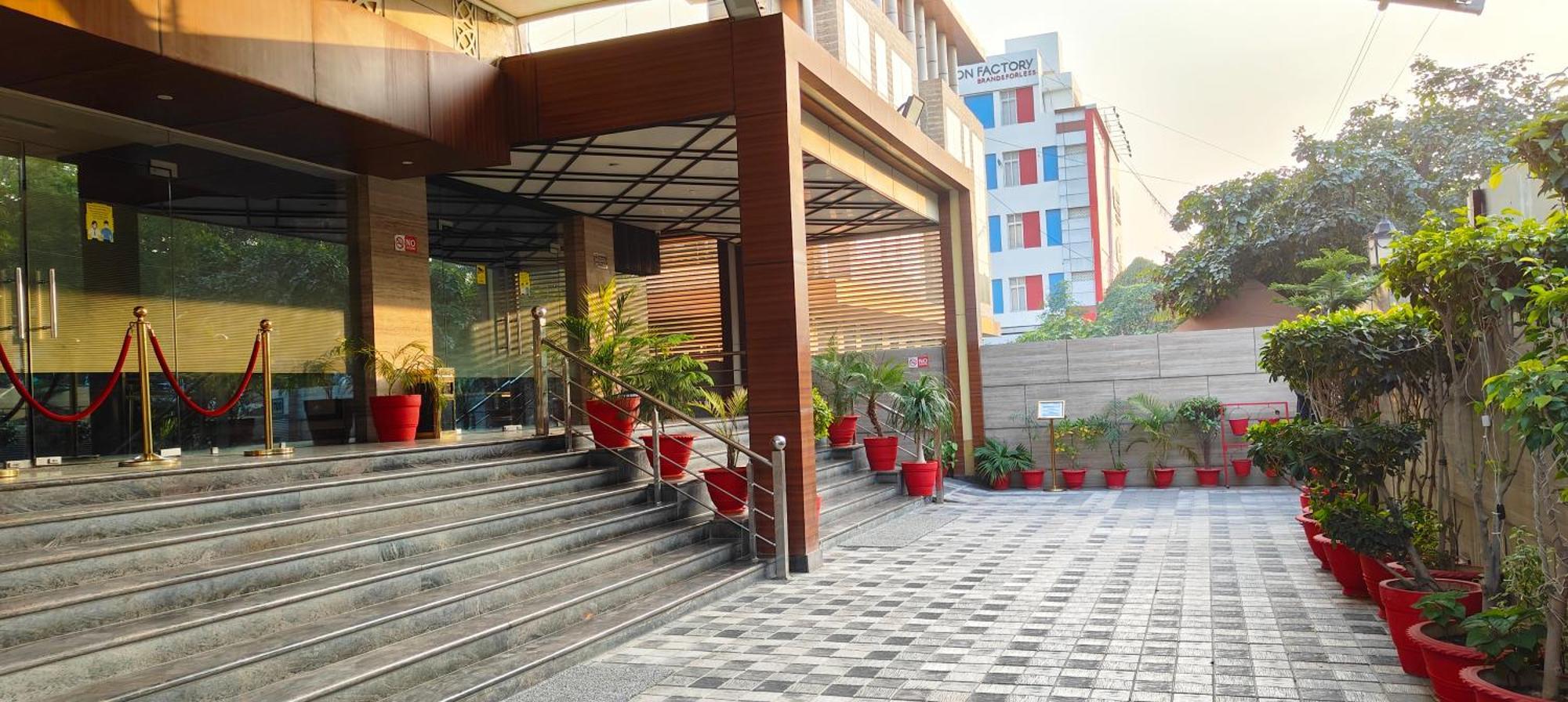 Pinnacle By Click Hotels, Lucknow Esterno foto