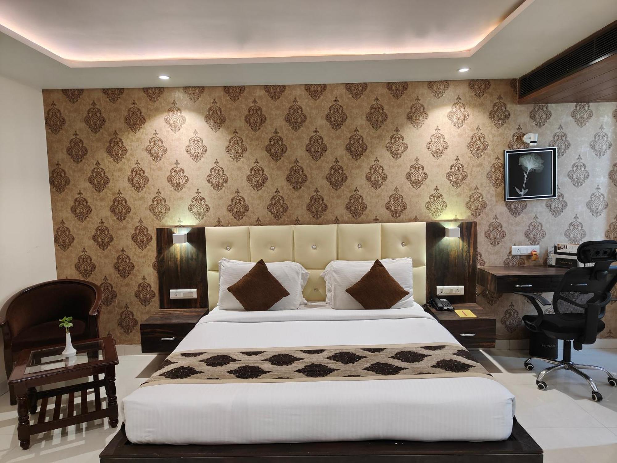 Pinnacle By Click Hotels, Lucknow Esterno foto